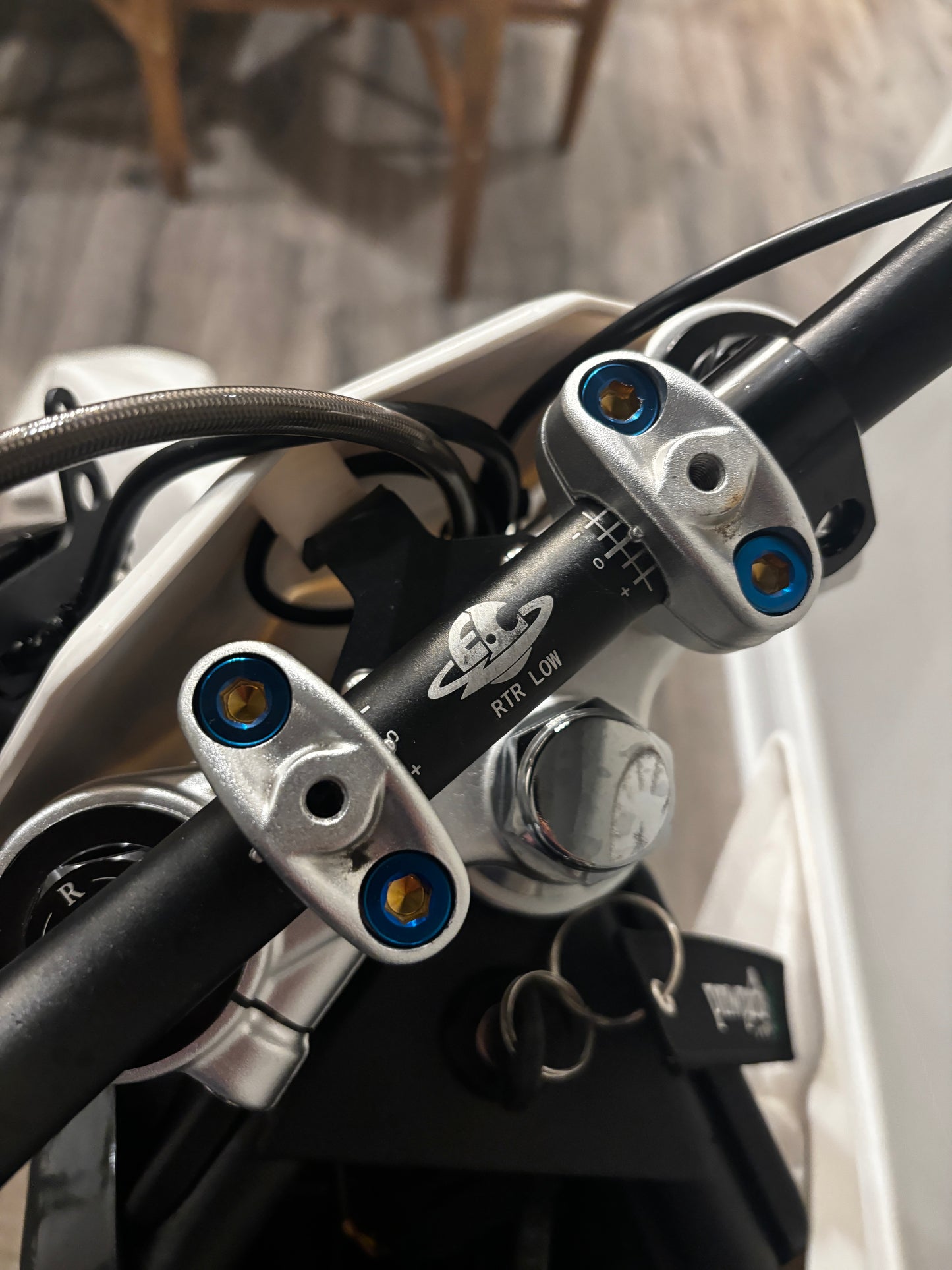 TITANIUM FOR BAR CLAMP FITS YOZMA,TUTIO,RTR,EBOX,MOTOTEC, ONLY FITS THESE BIKES