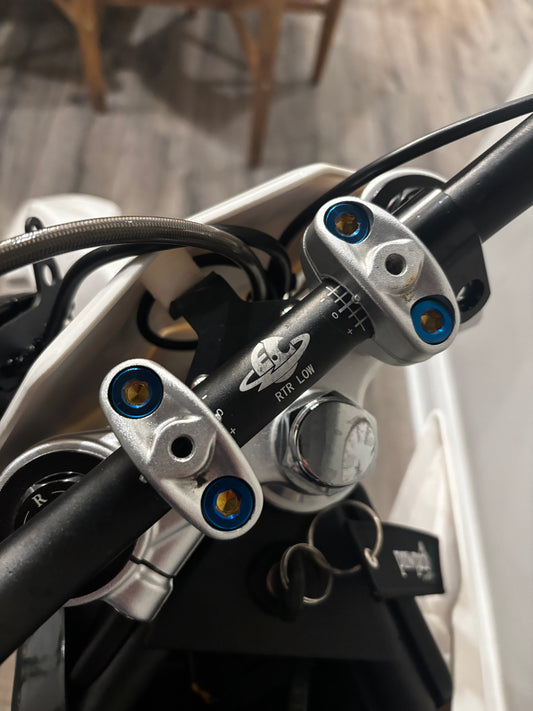 TITANIUM FOR BAR CLAMP FITS YOZMA,TUTIO,RTR,EBOX,MOTOTEC, ONLY FITS THESE BIKES