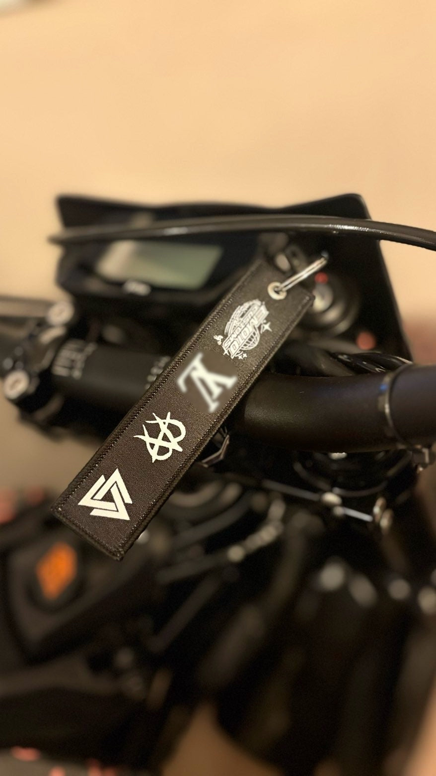 ￼Emotocustom keychain black